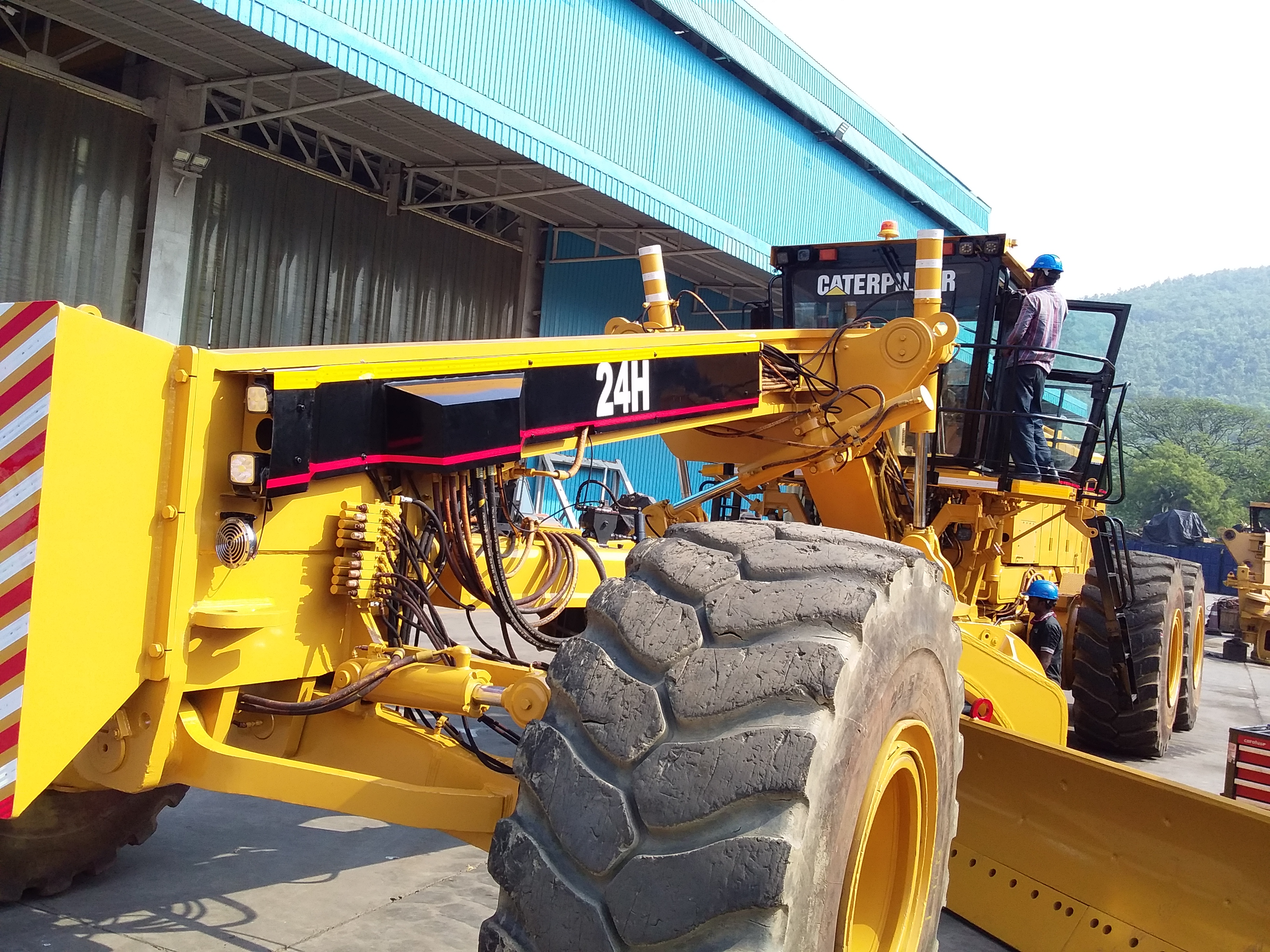 My new experience with working on a CAT 24H  Motor Grader