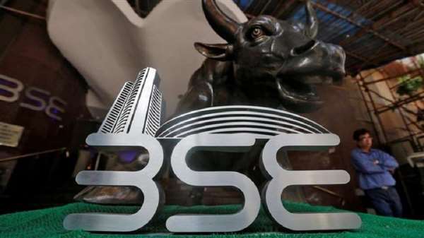 Sensex falls 100 points, Nifty near 10,550, banking stocks trade lower