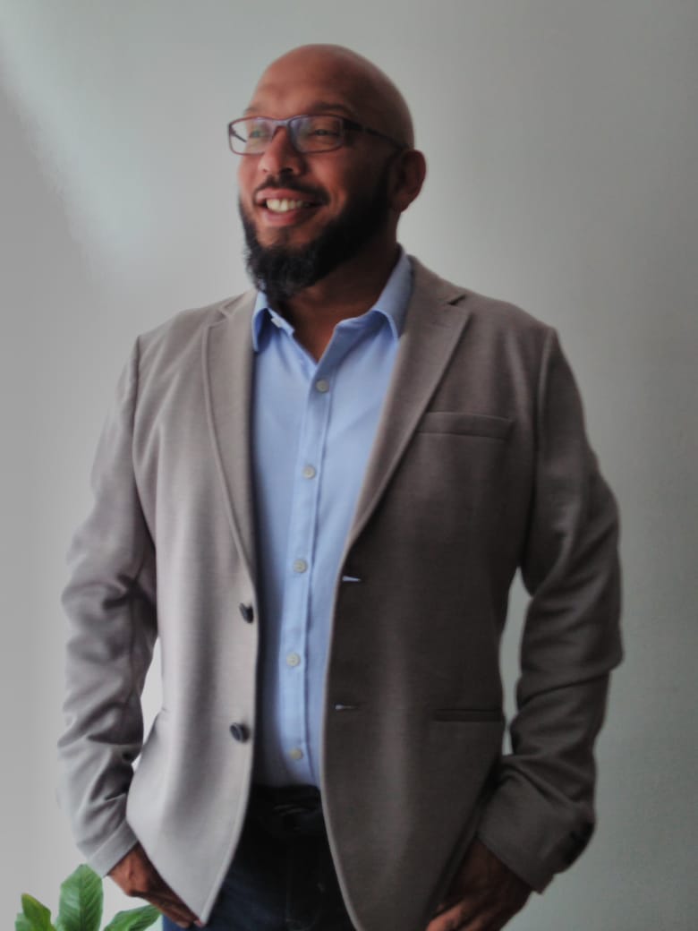 John W Granados A